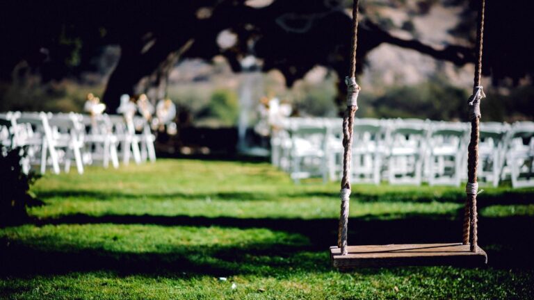 Décoration de salle : accorder la papeterie, les fleurs et les tables